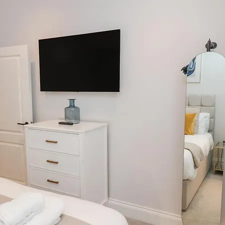 Apartment 205 The Salisbury *