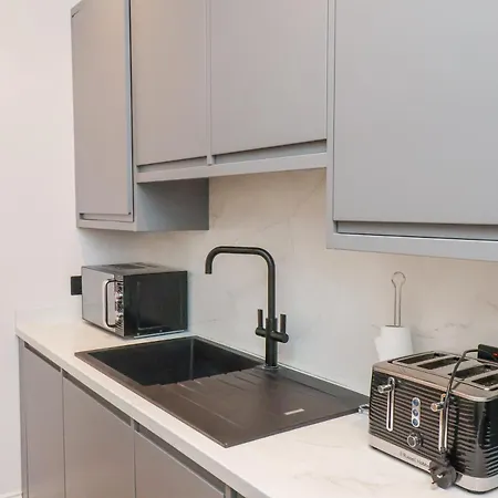 The Salisbury Sleeps 4 Classic Апартаменты *