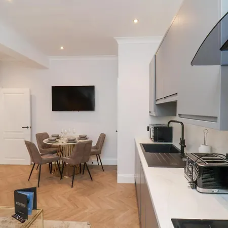 The Salisbury Sleeps 4 Classic Appartement